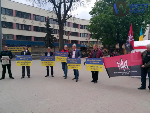 В Ивано-Франковске провели патриотическую акцию "Стоп Путин" — фото 5
