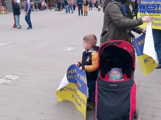 В Ивано-Франковске провели патриотическую акцию "Стоп Путин" — фото 6