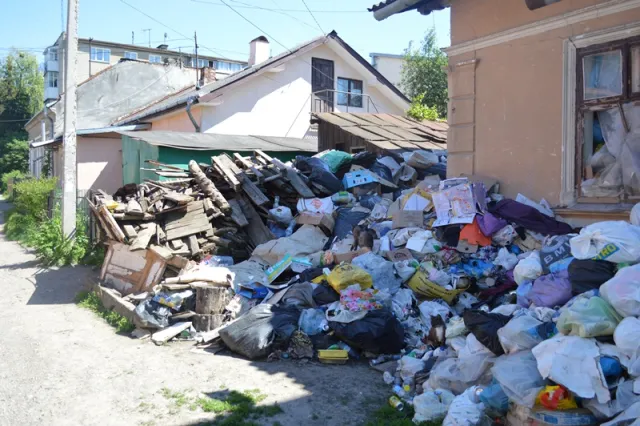 Франковчанка пыталась подкупить патрульного литрою разбавленного спирта, чтобы тот не составлял на нее протокол — фото 6
