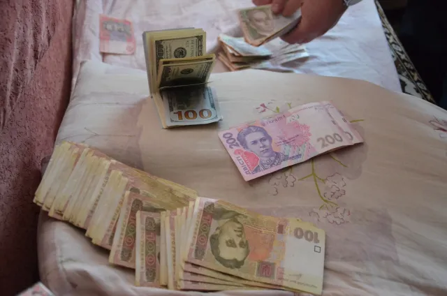 Троє франківців за допомогою конвертцентру "відмили" понад 22 мільйони гривень — фото 1