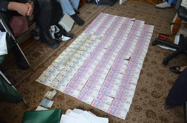 Троє франківців за допомогою конвертцентру "відмили" понад 22 мільйони гривень — фото 2
