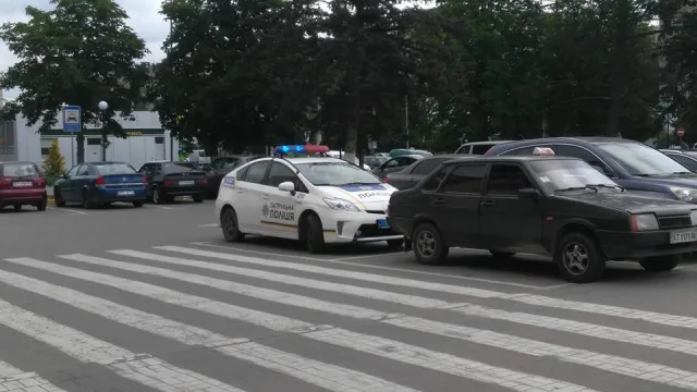 В Ивано-Франковске в одном из супермаркетов спрятали кассира, чтобы тот не отвечал за то, что продал алкоголь ребенку — фото 2