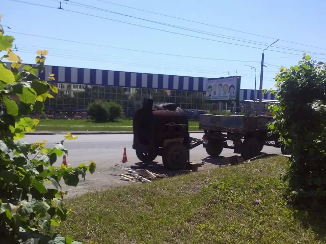 Руслан Марцинкив пристыдил дорожников за плохой ремонт улицы Ивасюка и добавил, что в отпуск июль-август они не идут — фото 1
